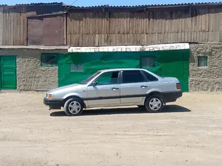 Volkswagen Passat 1990 г