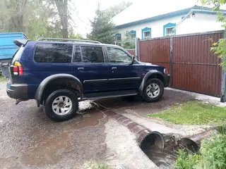 Mitsubishi Pajero Sport 2000 г